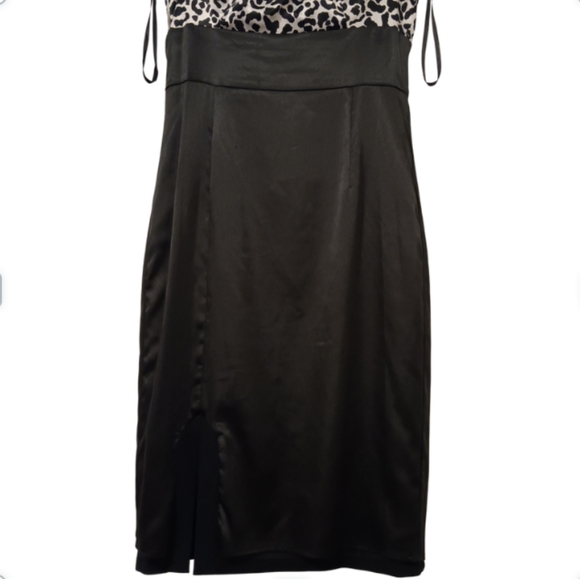 🎁 WHBM Vintage LBD. Has Pleating on Bust Area, Wide Waistband, Front Side Slit - Picture 9 of 12